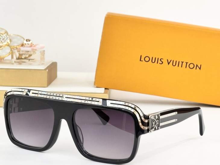 Picture of Louis Vuitton Sunglasses _SKUfw76406712fw